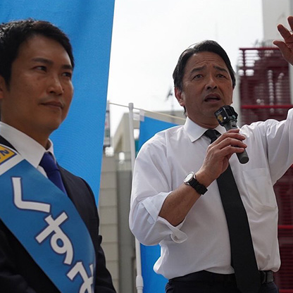 国民民主党 #榛葉賀津也 幹事長より北千住駅西口デッキにて力強い応援演説をいただきました‼️激励のお言葉を胸に、今後の活動に励んでまいります‼️
お越しいただいた皆さま、ありがとうございました🌳😃#国民民主党#榛葉賀津也#幹事長#北千住駅西口#くすみ勇樹#都議選#東京都議選